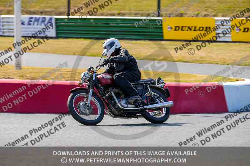 Vintage motorcycle club;eventdigitalimages;mallory park;mallory park trackday photographs;no limits trackdays;peter wileman photography;trackday digital images;trackday photos;vmcc festival 1000 bikes photographs
